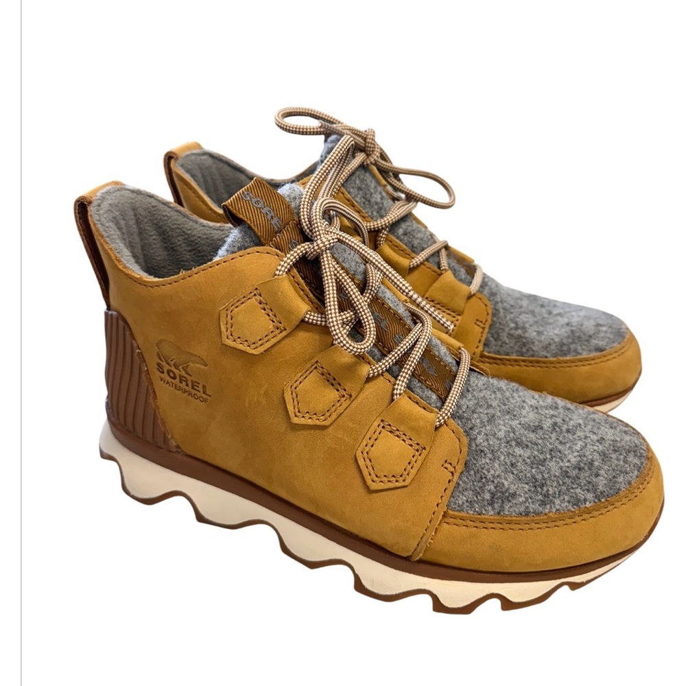 Sorel Women’s Kinetic Caribou Waterproof Camel Brown and Gray Shoes Size 7